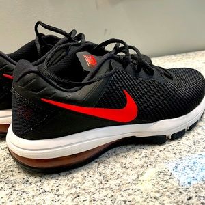 Nike Air Max Full Ride TR 1.5 Black Red Trainer EUC